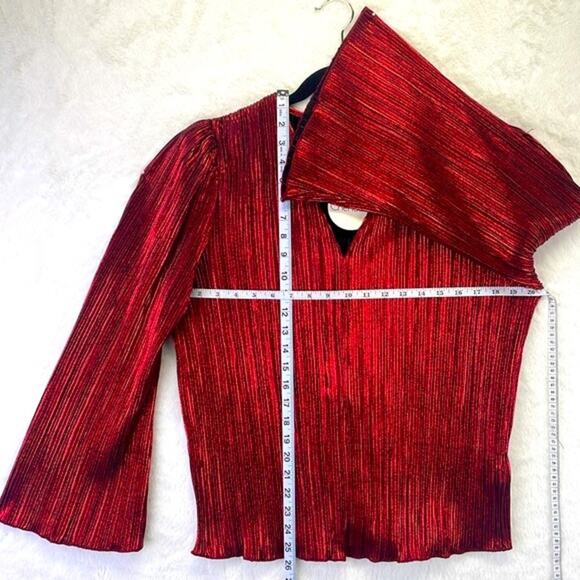 Chenault Red Metallic Shine Bell Sleeve Roll V Neck Stretchy Crinkle NWT Top M - Picture 10 of 15